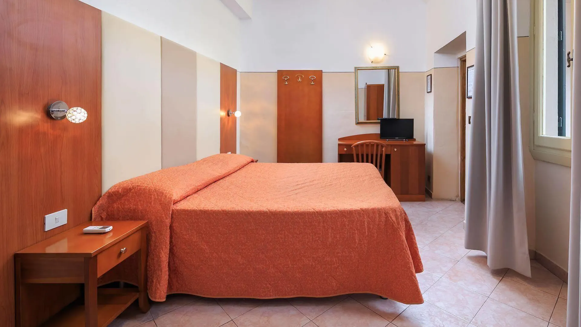 **  Hotel Arno Bellariva Firenze Olaszország